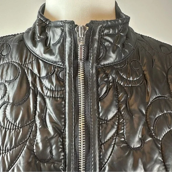 Chico’s Collection Black Quilted Faux Leather Vest Size 2 Sleek & Chic - Picture 6 of 12